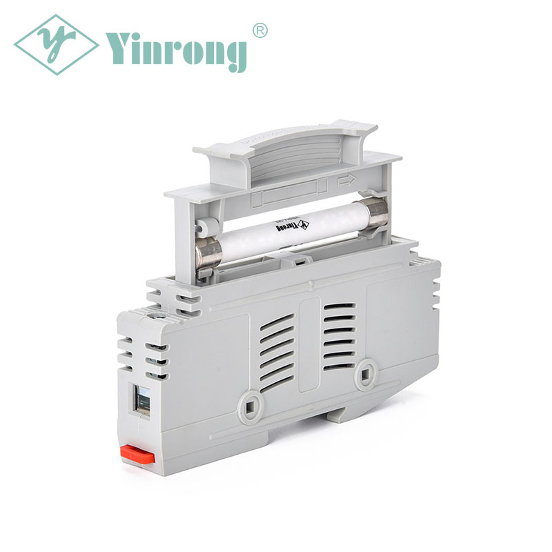 Hvorfor er 1500VDC 30A 10×85mm Solar PV DIN skinnesikringsholder en kritisk sikkerhedskomponent til moderne solenergisystemer